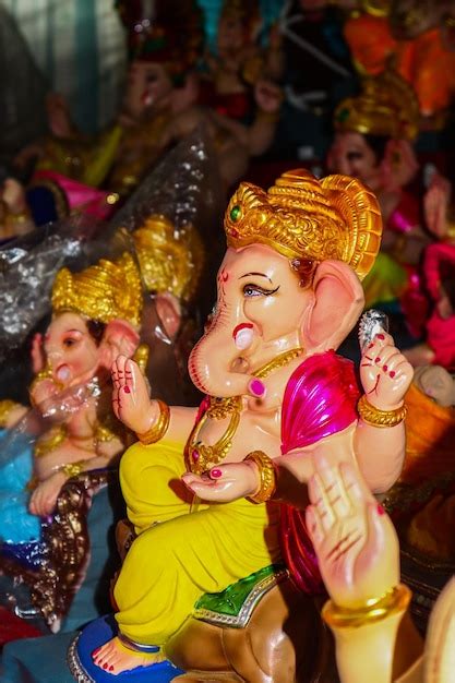 Feliz ganesh chaturthi dios hindú ganesha Foto Premium