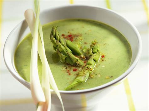 Grüne Spargelsuppe mit Zitronengras Rezept EAT SMARTER