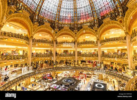 Galeries Lafayette On Boulevard Haussmann Hi Res Stock Photography And