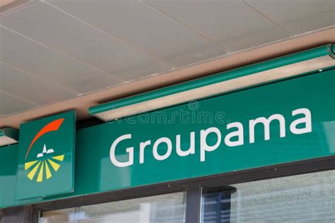 Logo De Groupama Marque Verte Et Panneau Texte De L Agence D Assurance