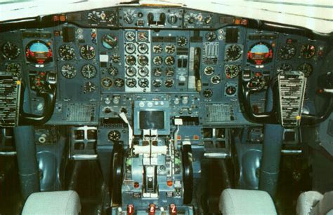 Boeing 737 200 Cockpit