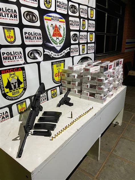 Fuzil Pistola Muni Es Homem Que Exibia Armas Em Redes Sociais