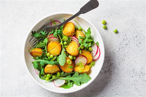 Prepara Una Sencilla Y Deliciosa Ensalada De Papas Con Guisantes Y