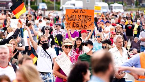 Corona Proteste In Stuttgart Teilnehmer Erlaubt Stuttgart