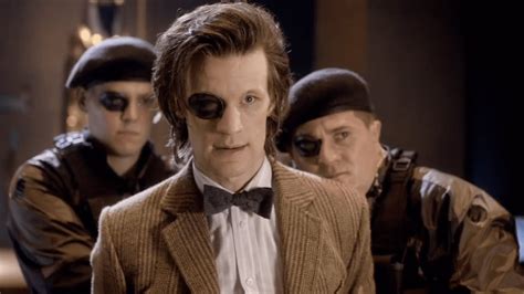 Доктор пытается уговорить Ривер убить его и вернуть всё на место ...