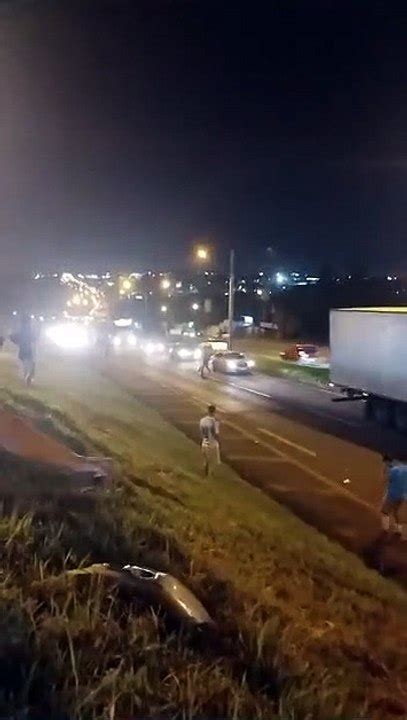 Carro cai da marginal na BR 369 e jovem de 13 anos fica ferido Vídeo