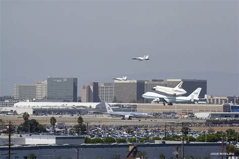 Space Shuttle Endeavour Flight Over Los Angeles The Space Flickr