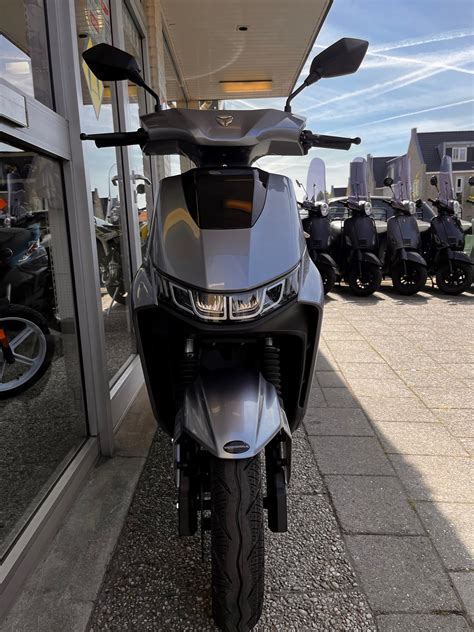 Yadea T L Zilver W Km Elektrische Scooter