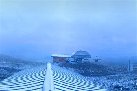 La Neige Est Tomb E En Plein T Dans Les Alpes H De Grenoble