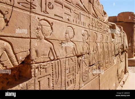 Alte Gypten Hieroglyphen Geschnitzt Auf Der Steinmauer Im Karnak