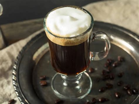 Irish Coffee cosè e come si prepara il cocktail inNaturale