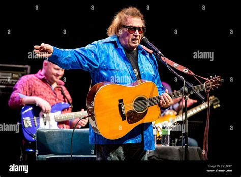 Don Mclean On Vocals And Guitar Stock Photo Alamy