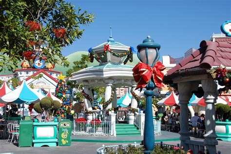 Singing and Spinning: Christmas Time in Disneyland