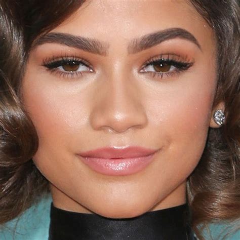 Zendaya Makeup Black Eyeshadow Brown Eyeshadow And Clear Lip Gloss