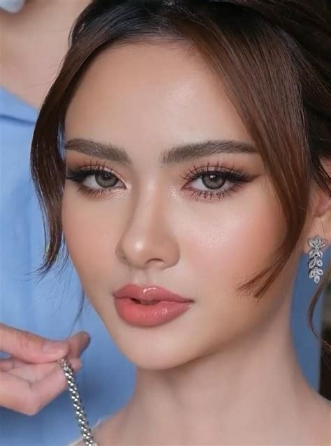 Pin Oleh 05012002 Di Bridesmaid Di 2024 Inspirasi Riasan Trik Makeup