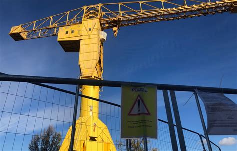 20 MINUTES Fragilisée la grue jaune de Nantes va faire être