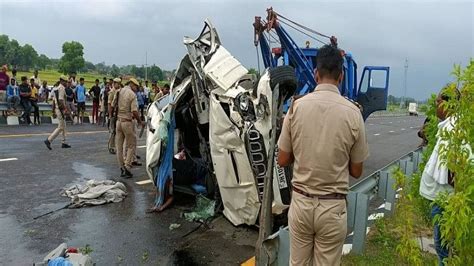 Road Accident On Purvanchal Expressway In Mau Two Died And Five Serious After Scorpio Overturned