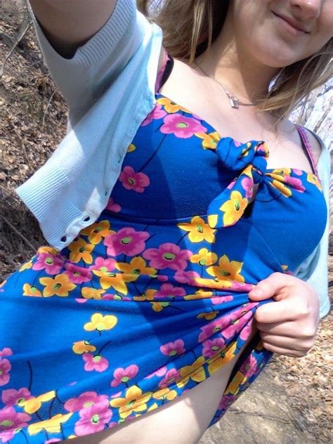 Amateur Lovers Na Progulku S Igrushkoj V Pope Porn Pic