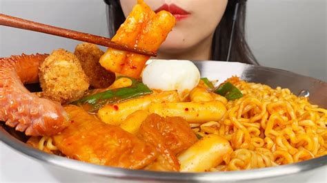 Asmr Rabokki Spicy Ramyeon Noodles With Rice Cakes Eating