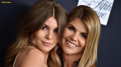 Usc Crew Team Posters Mocked After Lori Loughlin Olivia Jade College