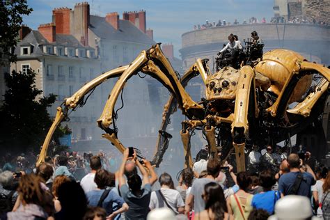 Massive Robot Crab Myconfinedspace