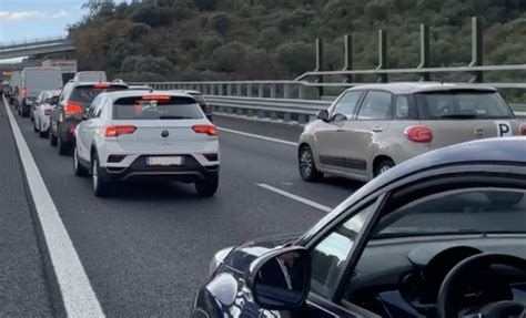 Incidente Tra Camion Sulla A12 3 Km Di Coda Tra Recco E Nervi