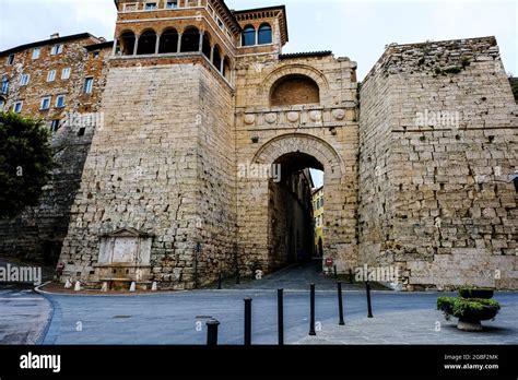Etruscan Arch Perugia Hi Res Stock Photography And Images Alamy