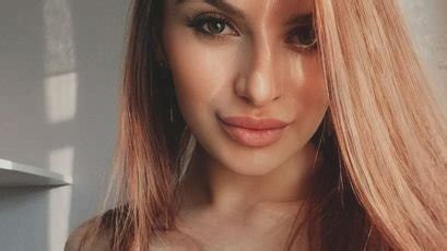 Kendal Lov Skyprivate Webcam Model Profile Free Live Sex Show Cam Joy