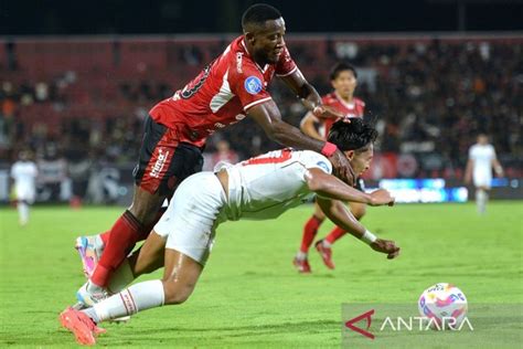 Taklukkan Persis Solo Bali United Rebut Pucuk Klasemen Antara