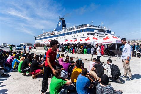 7000 People Arrive On Italian Island Of 6000 As Migrant Crisis Overwhelms Lampedusa Cnn