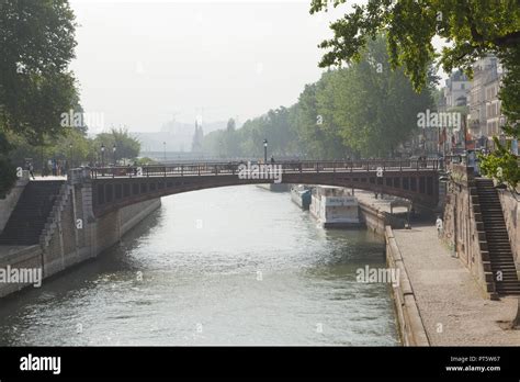 Pont au Double, Paris, France Stock Photo - Alamy