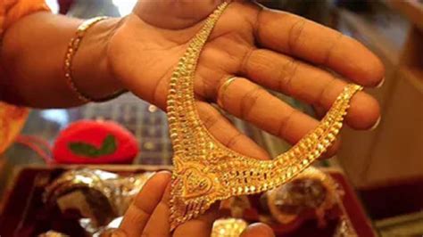 Gold Price Today सोने के दामों में गिरावट जानिए क्या है आज का ताजा