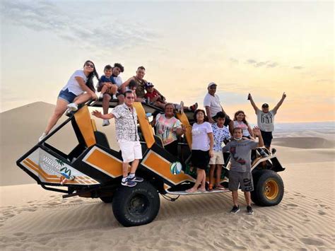 Vanuit Ica Of Huacachina Duin Buggy Bij Zonsondergang Sandboarden