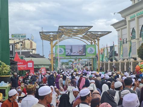 Haul Guru Sekumpul Ke 18 Dipadati Jemaah Hallobanua