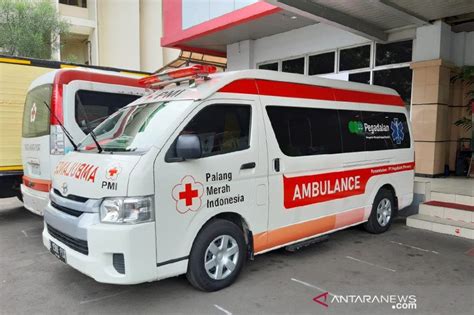 PMI Memodifikasi Ambulans Untuk Membantu Evakuasi Pasien COVID 19