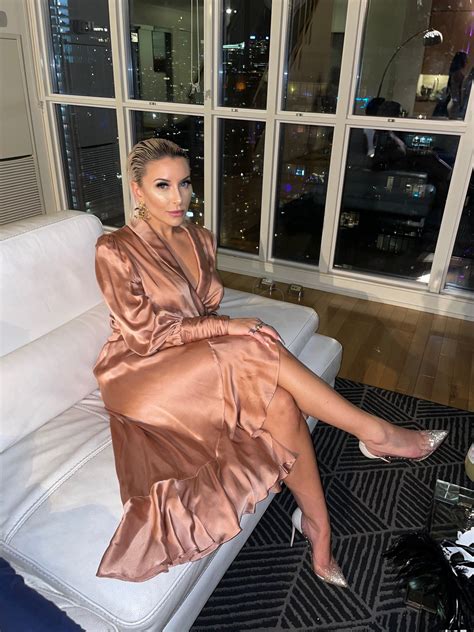 Goddess Marie Cruz Entertainer With Blue Eyes In Toronto Slixa