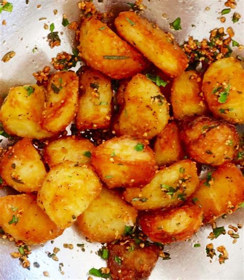 Crispy Roast Potatoes Easy Recipe Crispy Roast Potatoes Roast