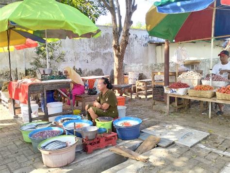 Mulai Tempati Los Relokasi PKL Sore Pasar Banyuwangi Keluhkan Sepi