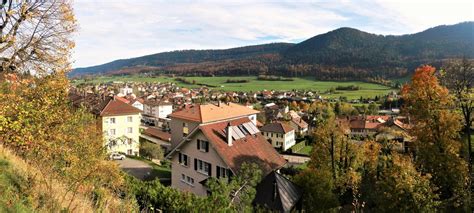 Aussicht über die Stadt Vallorbe, vom Bahnhof aus gesehen - 25.10.2013 ...