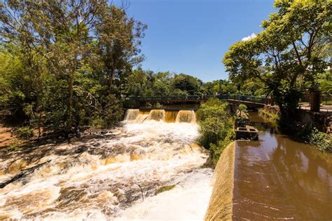 Sao Paulo Brasil De Noviembre De Gente En Cascada En La Ciudad