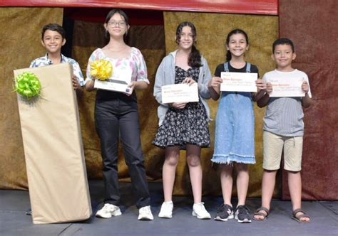 Entregada premiación a los cinco estudiantes ganadores del concurso