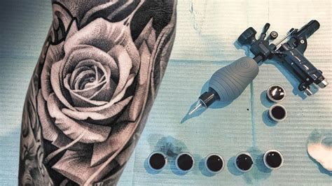 Ideias e fotos de tatuagem de rosa que você precisa ver