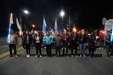 Vigilia por Malvinas así se vivió la marcha de antorchas y el acto