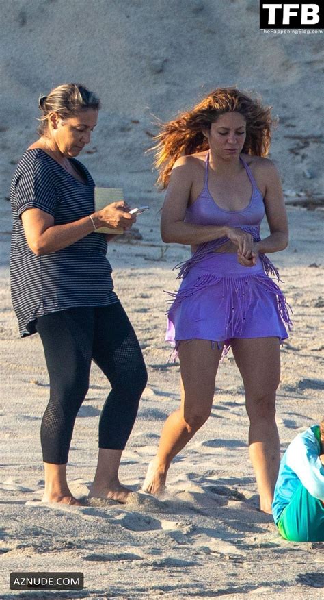 Shakira Sexy Seen Flaunting Her Hot Tits And Legs At The Beach In Cabo AZNude