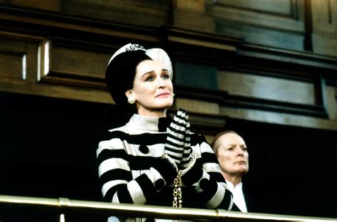 Glenn Close as Cruella de Vil in 102 Dalmatians | Glenn Close Kept ...