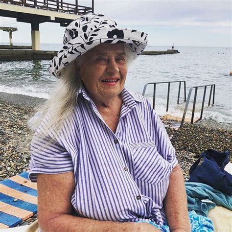 Ирина Алферова обиделась за 98-летнюю маму: ''Издёвка, а не подарок на ...
