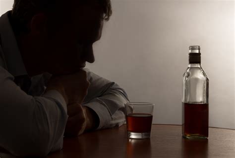 Stages Of Alcoholism Signs Symptoms And Treatment