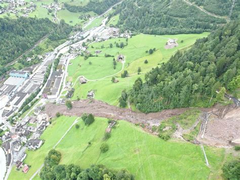 Hangrutsch In Schwanden Gl Erdmassen Pfl Gen B Ume Um Polizei News