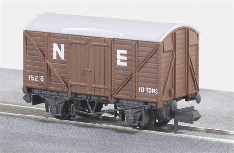 N Scale Peco NR 43E Box Van 10 Ton Ventilated North Eas