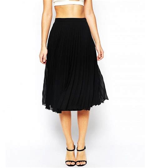 How To Look Stylish At Your College Graduation Black Pleated Midi